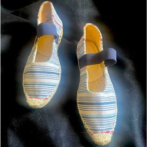 Never worn in excellent condition.